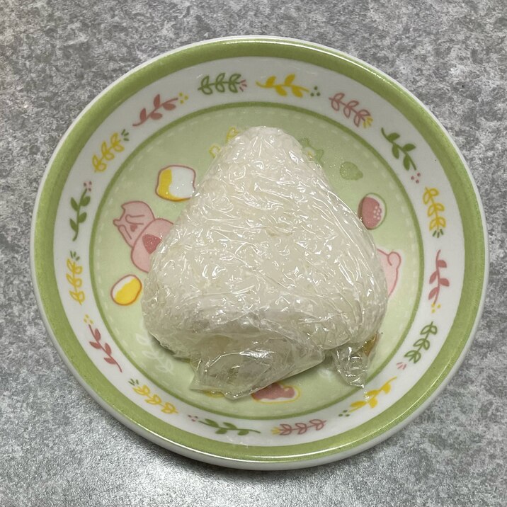 おにぎり ( サラダチキン コーン コチュマヨ )